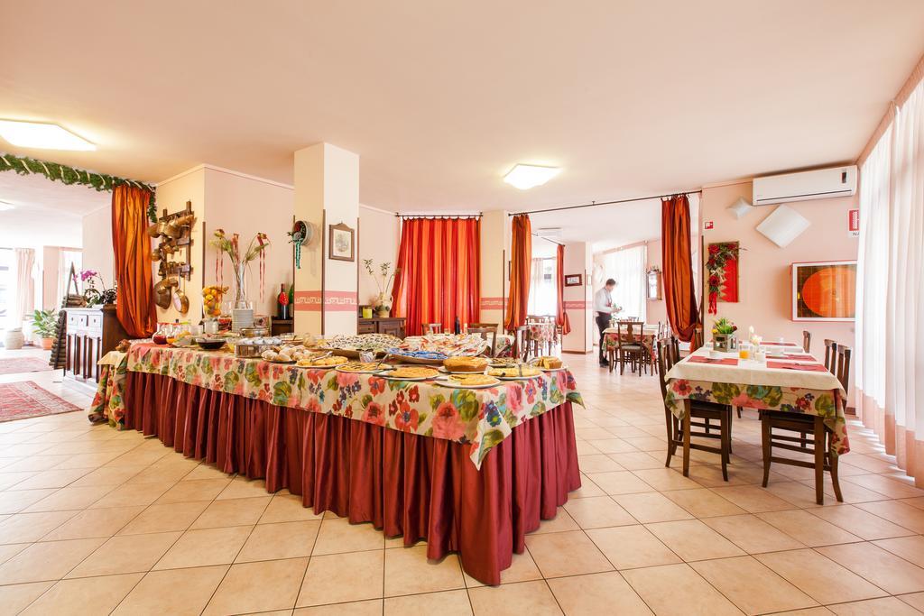 Hotel Fabbrini Abbadia San Salvator Exterior photo
