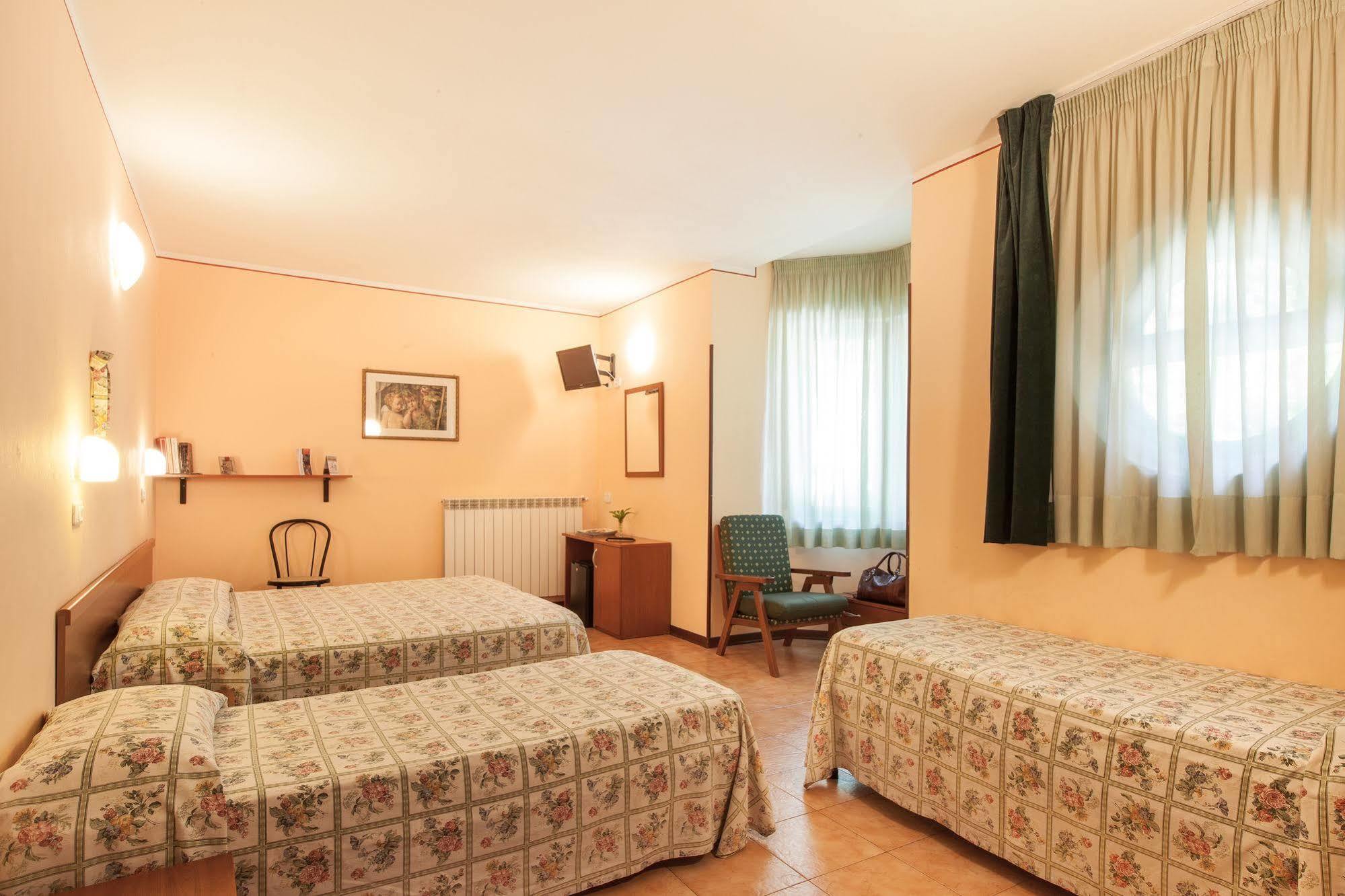 Hotel Fabbrini Abbadia San Salvator Exterior photo